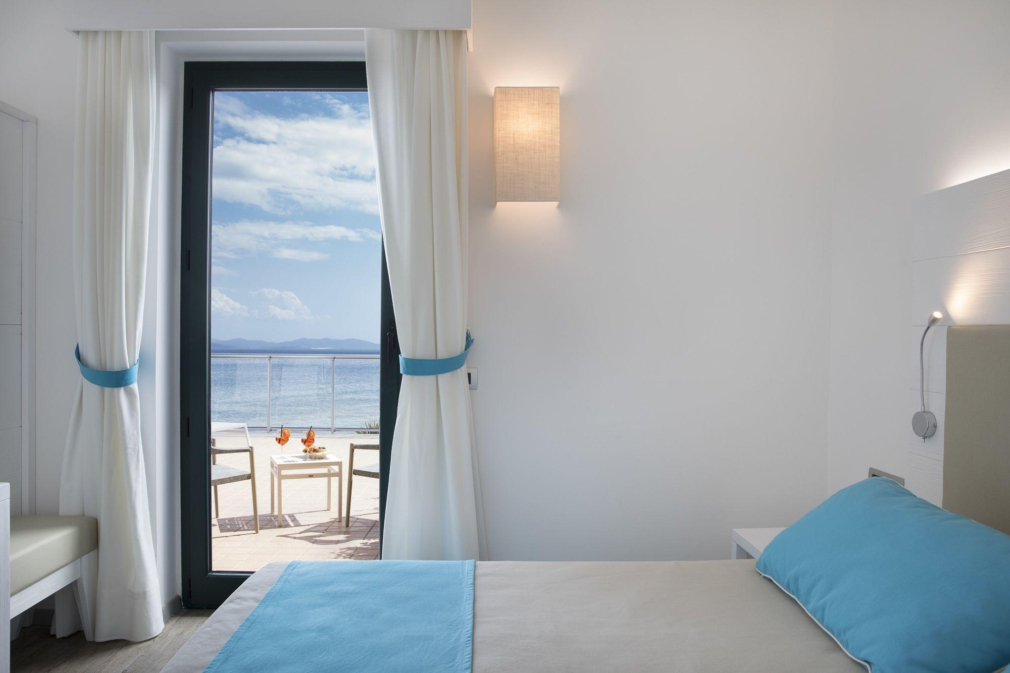 Lu' Hotel Maladroxia Сант-Антиоко Экстерьер фото